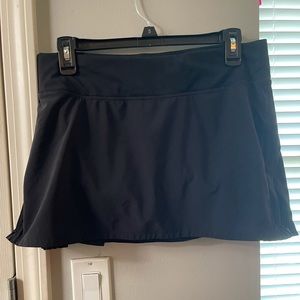Lululemon skirt, Black, size 6!